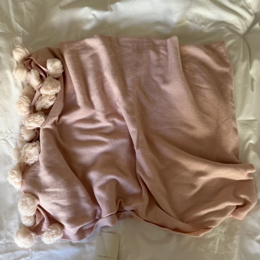 NWT Alicia Adams 100% Baby Alpaca Throw in Light Pink